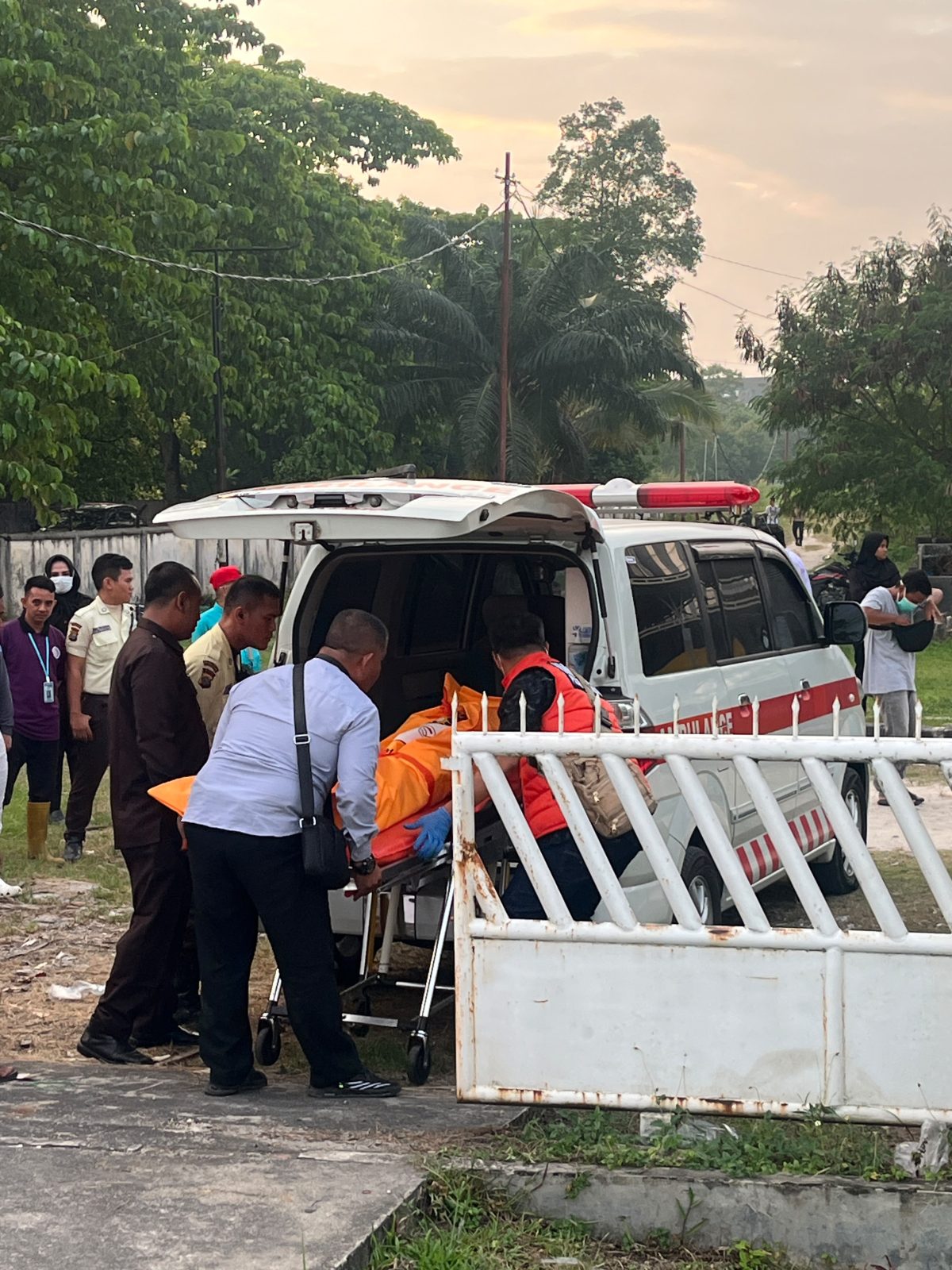 Akhir Perjalanan Seorang ODGJ, Meninggal di Depan RS Jiwa Tampan.